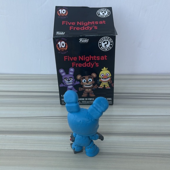 Funko Five Nights at Freddy's 10 Anniversary Mystery Mini Withered Bonnie vynil - Picture 2 of 5
